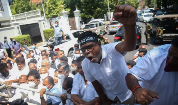 Demonstracije na Šri Lanki protiv policijskog časa i zabrane društvenih mreža